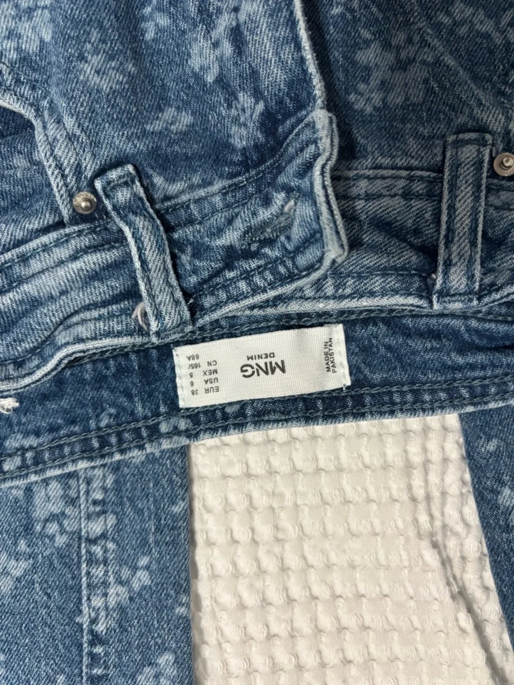 MNG Blue Floral Print Women’s Jeans - Picture 2 of 2